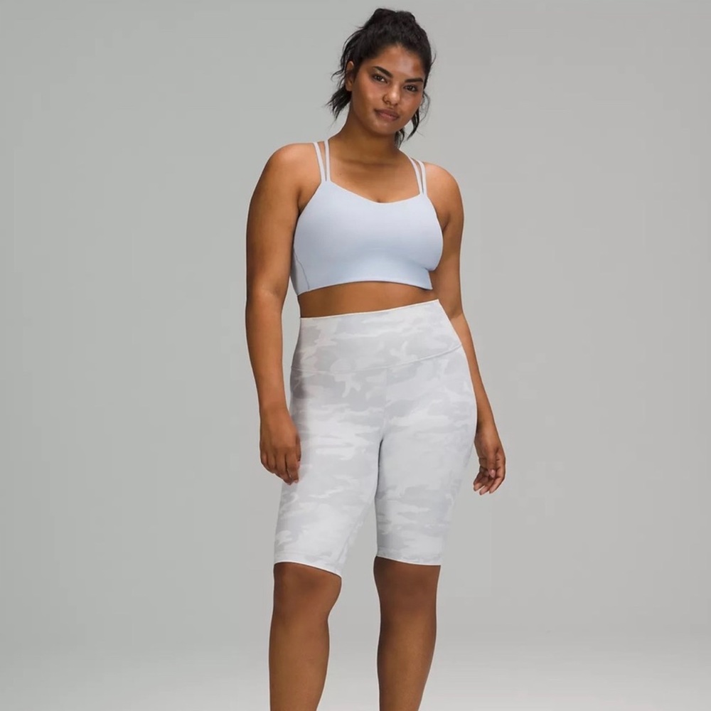 Lululemon Women’s High Rise White Camo Short, Size 8, 10” Inseam
